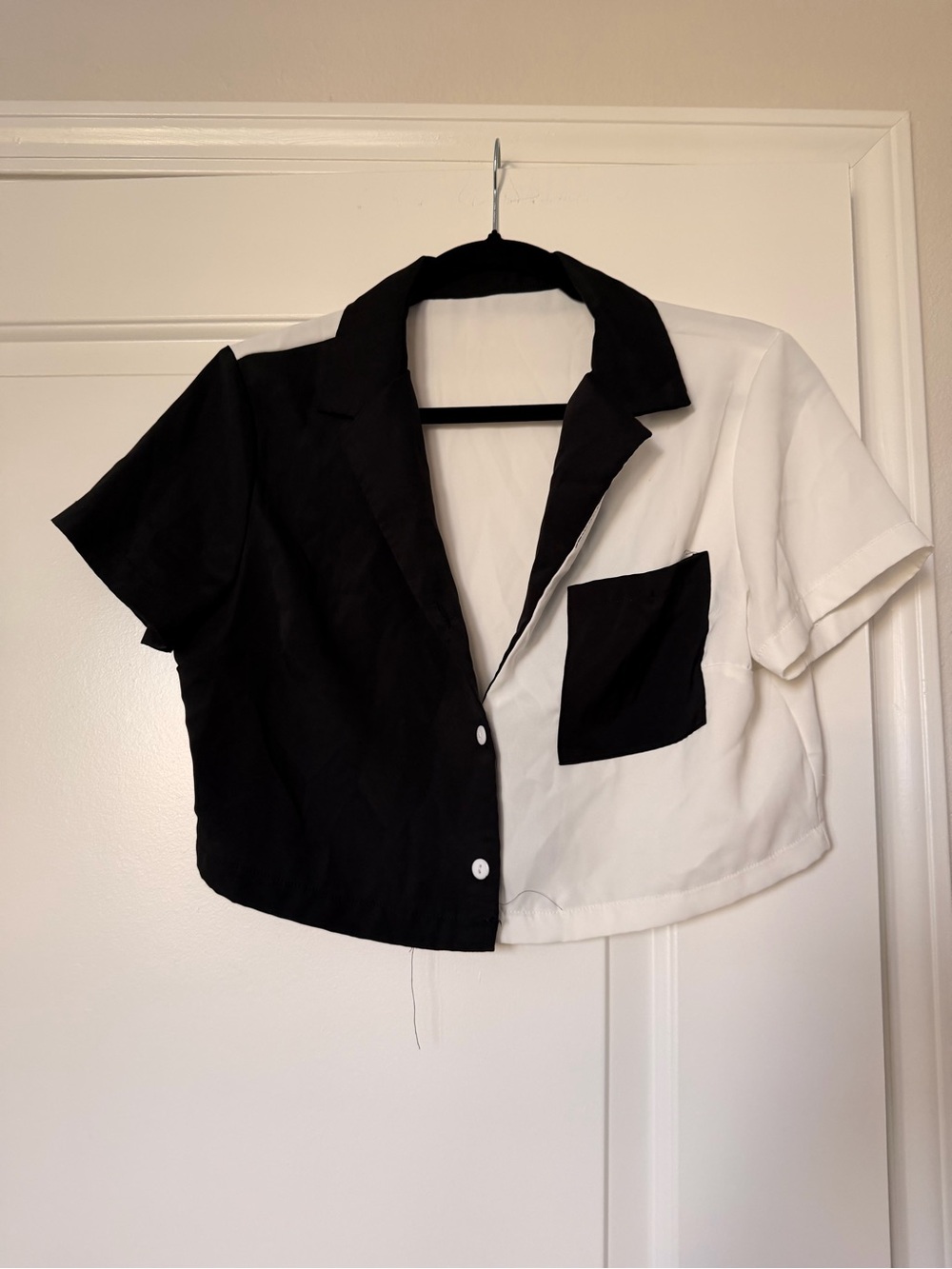 Women’s Black & White Colorblock Cropped Button-Up Top